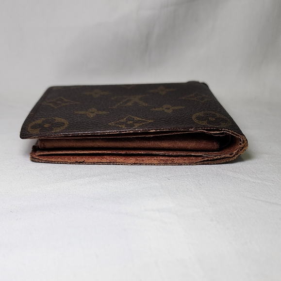Louis Vuitton Monogram Bi-Fold - Picture 8 of 15